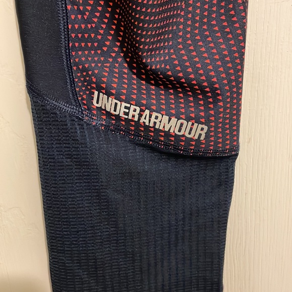 Under Armour athletic pants. Crop length (mid-shin) women’s size medium - Picture 4 of 6